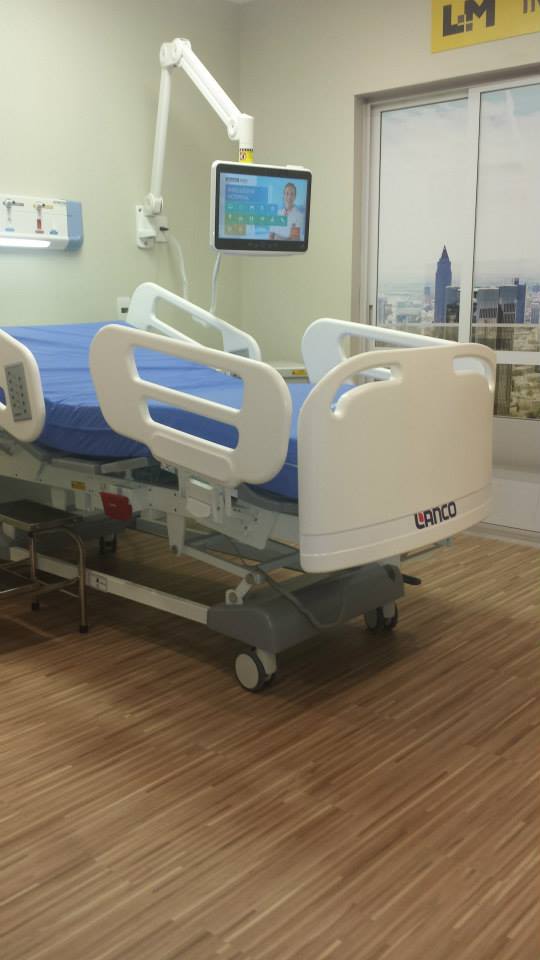 Quarto hospitalar com piso vinílico